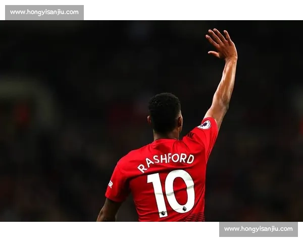 德比前夜插曲：拉什福德看曼联比赛，球迷刷屏红魔情怀